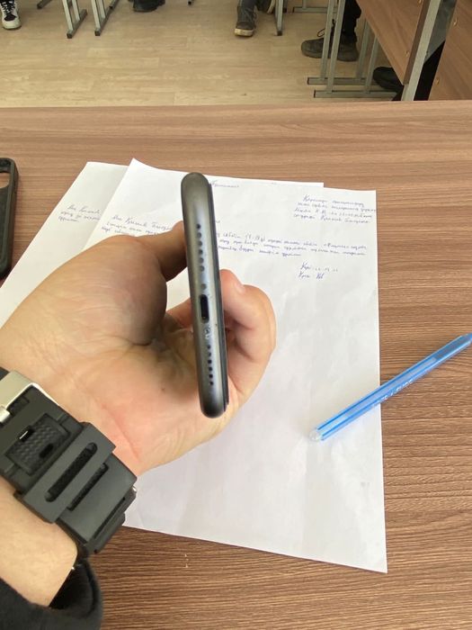 продам Айфон 11