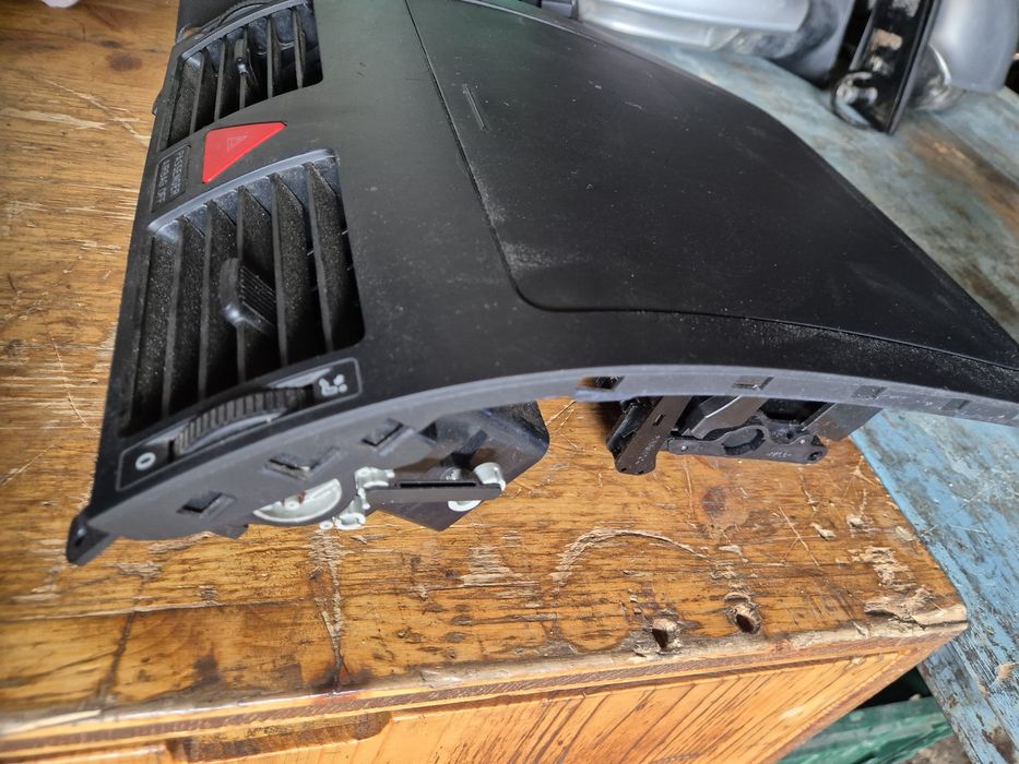 Оригинална Средна Жабка за VW Тоаран 2004- 2008г