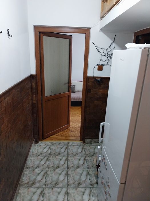 Închiriez apartament cu doua camere