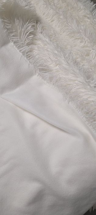 Draperii albe si turcoaz