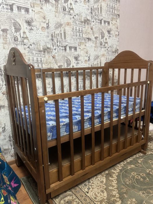 Детская кроватка с матрассом