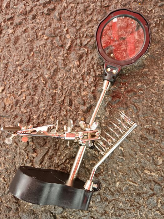 Lupa cu lumina ,clești și suport letcon