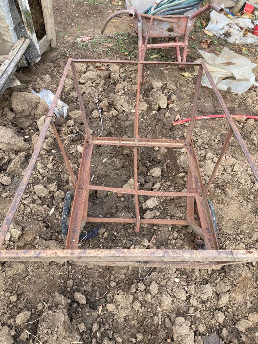 Vând căruț  de transport marfa