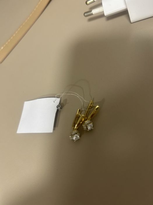 Срочно продам золотые серьги