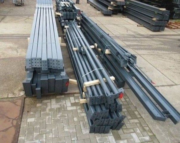 Vând hală metalică 10 x 10