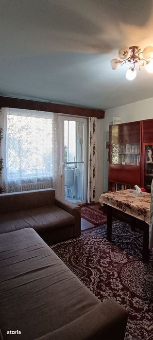 Vand /  Apartament 3 camere /  Zona Centrala /  Magazin Crisul / ET 2
