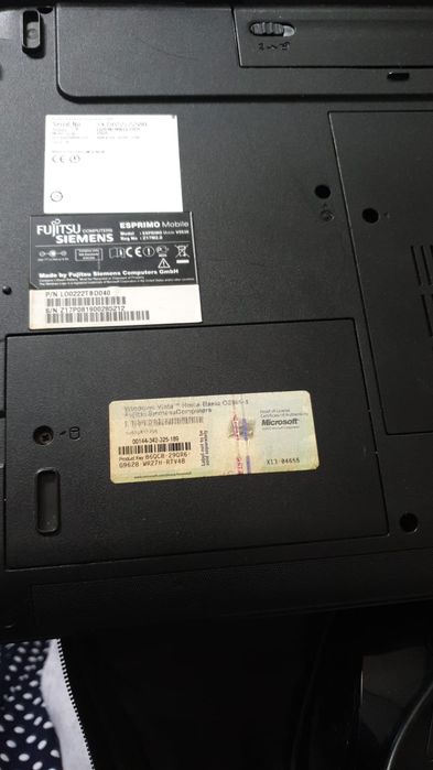 Laptop cu geanta /husa de vanzare
Fujitsu Siemens Esprimo Mobile V5535