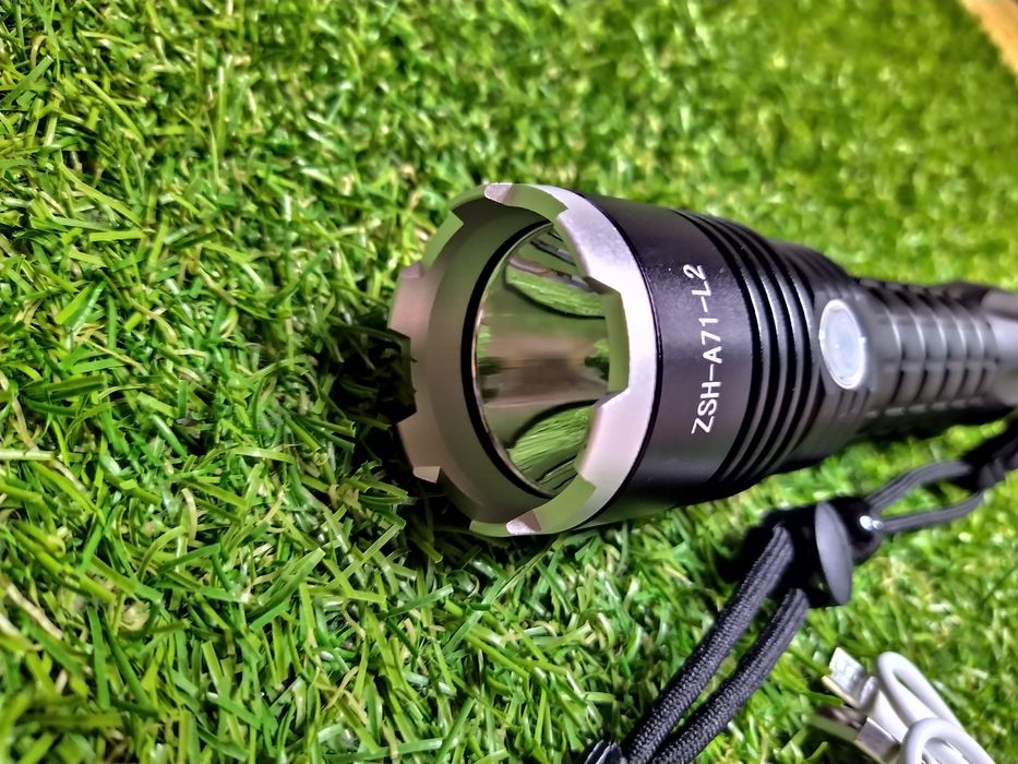 Lanterna ZSH-A71 cu Led CREE L2 si Acumulator 26650 punct Fix Nou