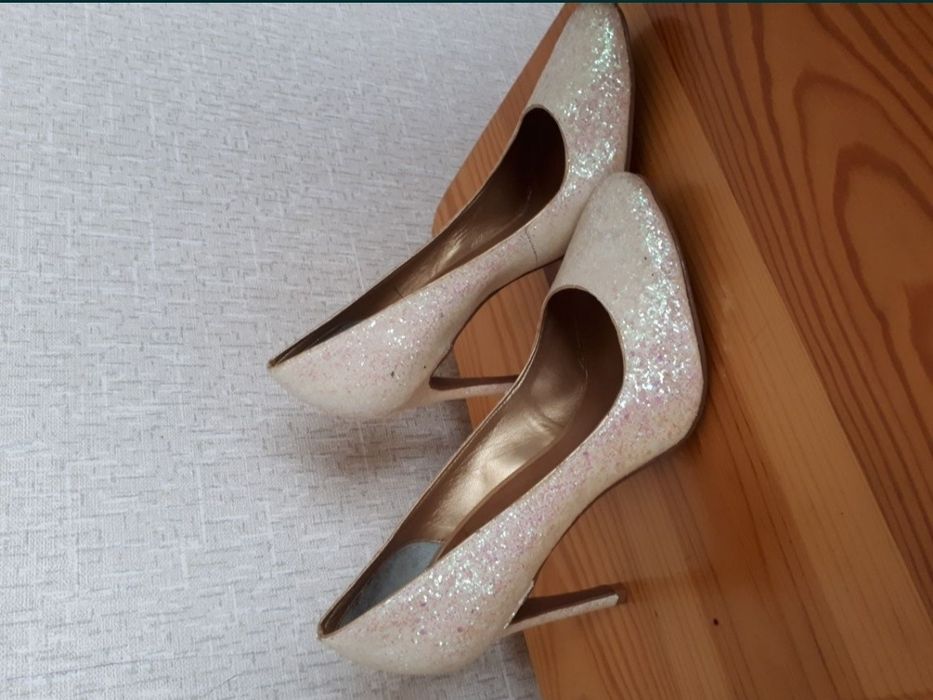 Продам вечерние туфли 38-39 размер