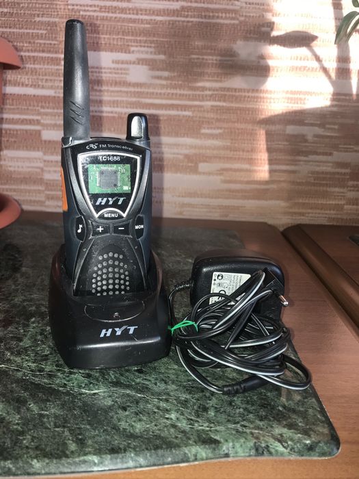 Продам б/у (нет экрана) HYT TC-1688