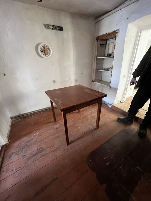 Продам стол 80/80/1,5. Состояние уд.