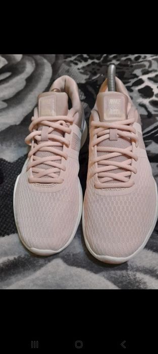 Vând urgent adidași Nike