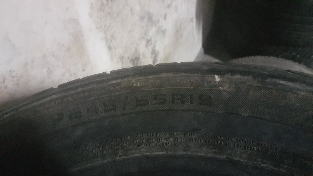 Резина на автомобиль.