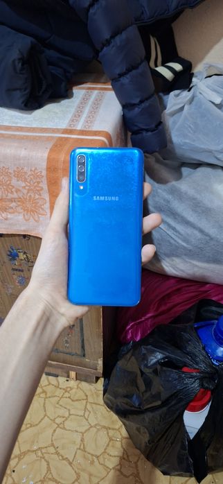 Samsung Galaxy A50 4/64 sotiladi.
Holati yaxshi, hamma joyi ishlaydi.