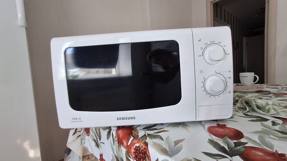 Продам микроволновку Samsung
