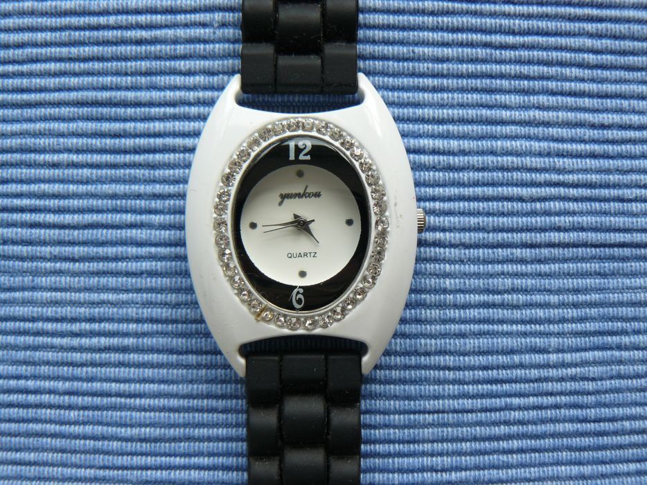 CEAS DAMA "YUNKAU" CP 2 ,Mecanism Quartz ,Curea din Silicon.