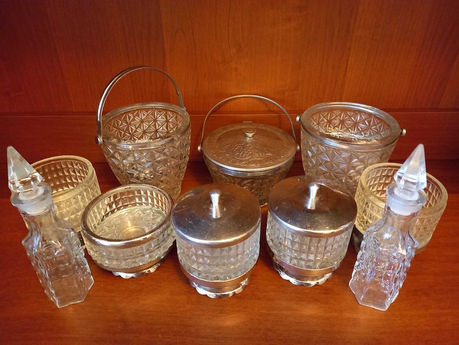 в продаже разное из ссср. в интерьер. цена стоит договарная