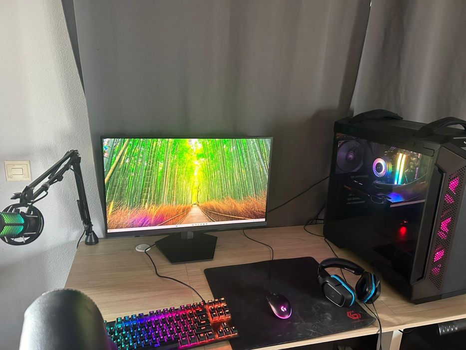 vand monitor 27-inch Gaming Monitor, 2K QHD (2560 x 1440), 240Hz.