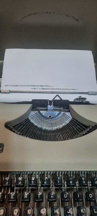 Mașină de scris Irene 1960 impecabilă