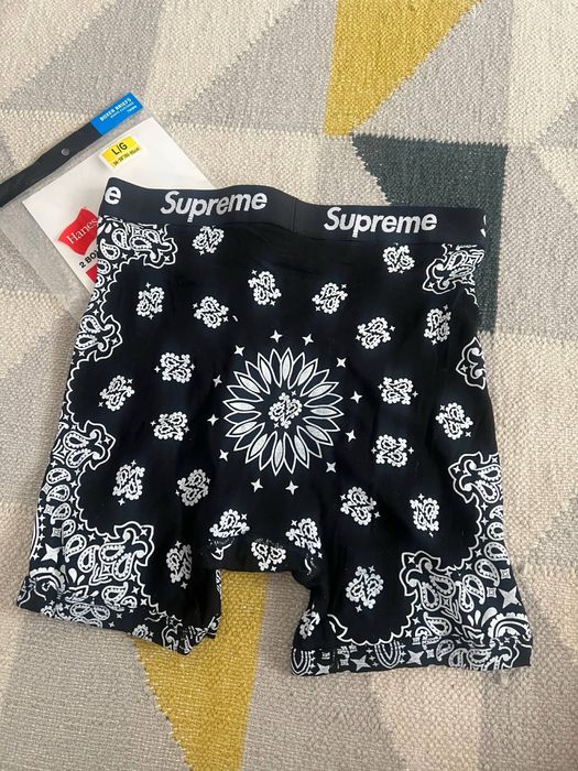 Boxeri Supreme Negri cu Model Paisley – M/L – Noi în Ambalaj