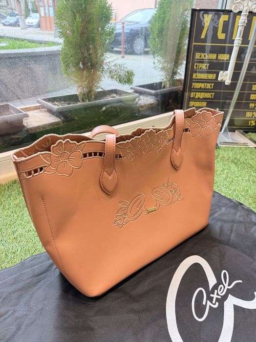 Кожена Дамска Чанта “Axel Accessories”