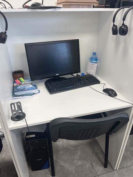 Офисные столы стулья