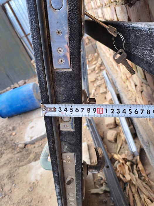 Дверь уличная двустворчатая