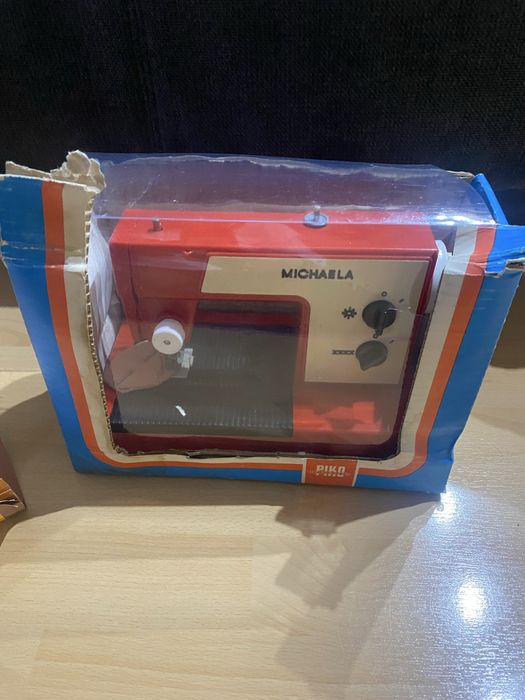 Играчка - Стара детска шевна машина играчка Piko Michaela