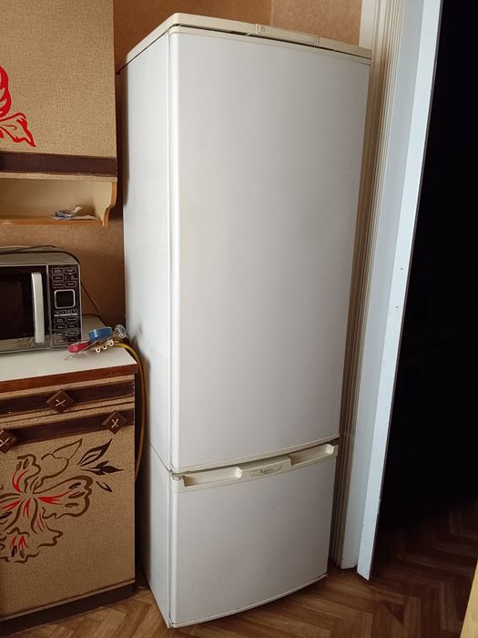 Холодильник Бирюса.