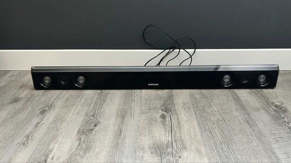 Soundbar Samsung HW-D450.  Soundbar-ul Samsung HW-D450  în stare bună de funcționare.