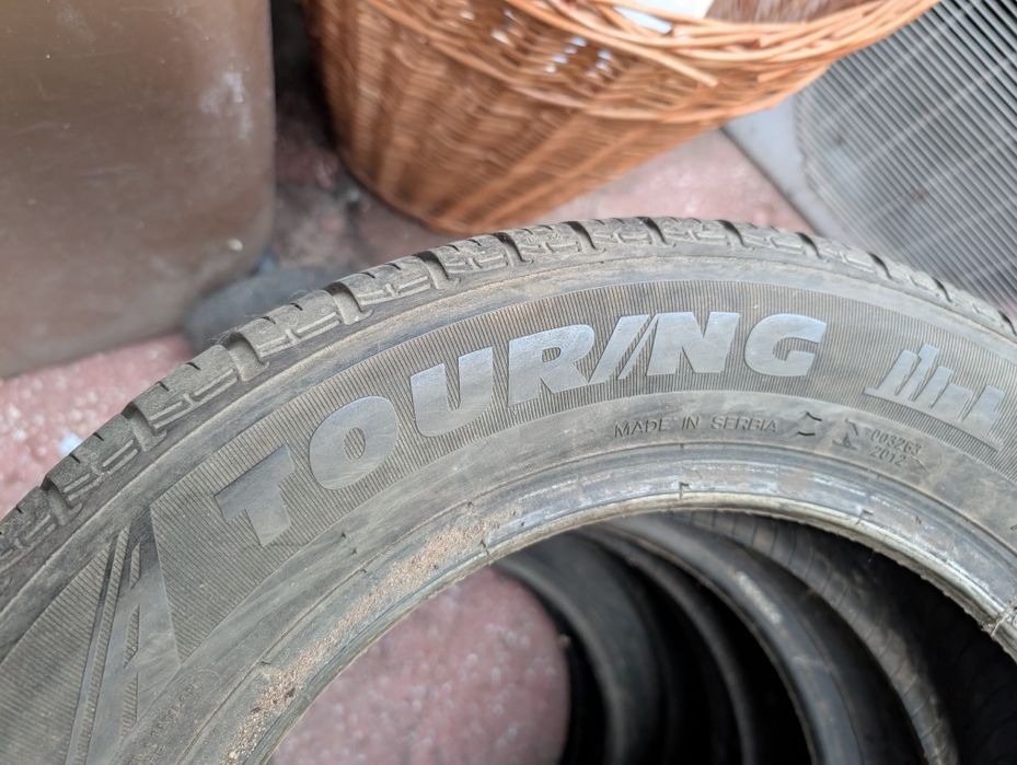 Vând patru cauciucuri  all season