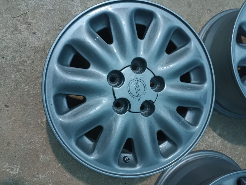 Jante aliaj originale Opel Zafira 5x110 R15.
Pret: 700lei.
Locatie: Ar