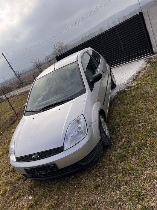 Fost fiestă 1.4 benzină 800€