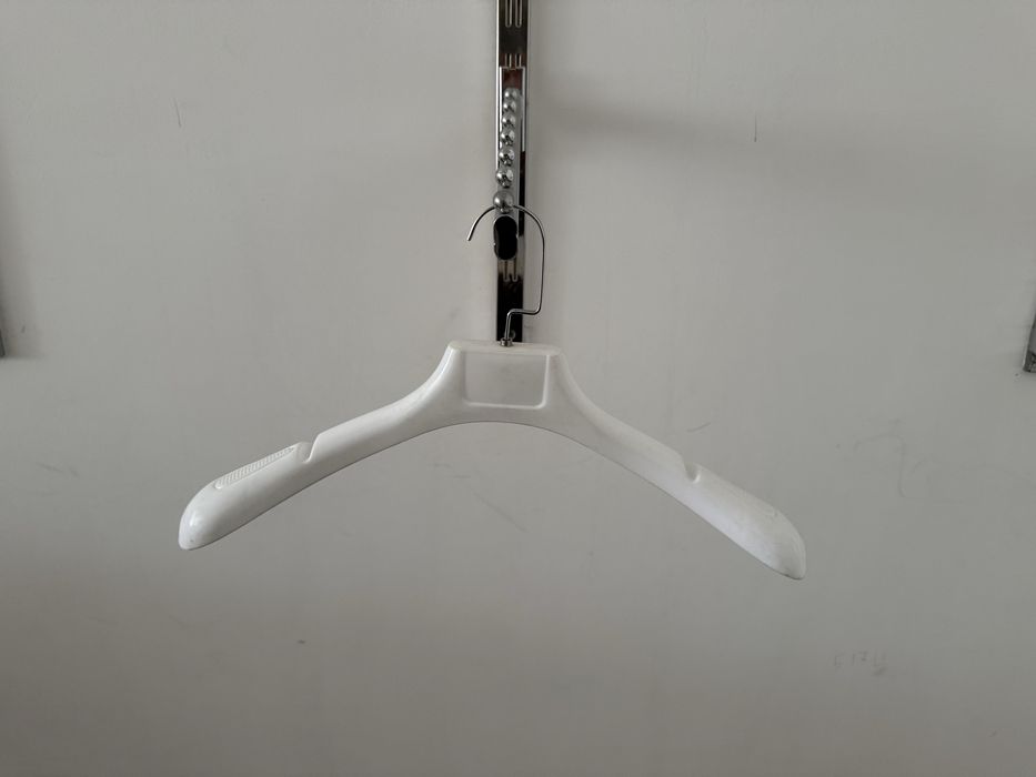 срочно продаётся Вешелки по низком тенам 2000 шт по 2.500 сум