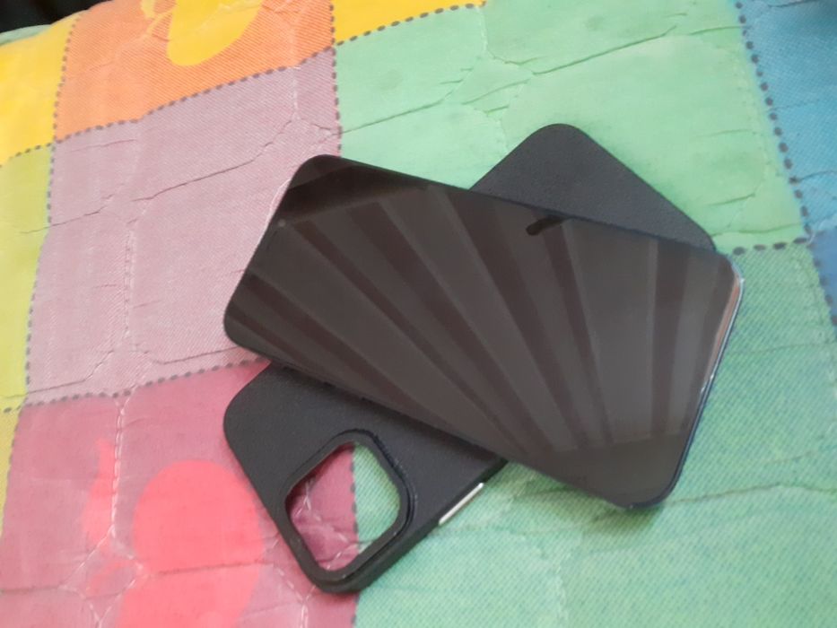 Айфон 12 срочно.