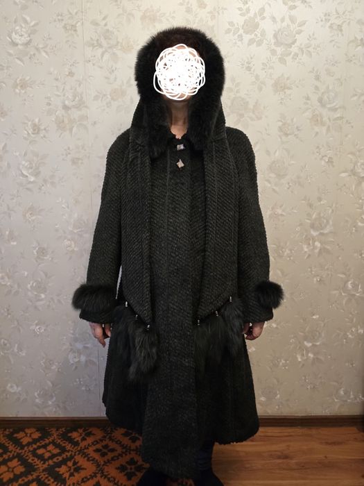 Женское пальто со съемным капюшоном