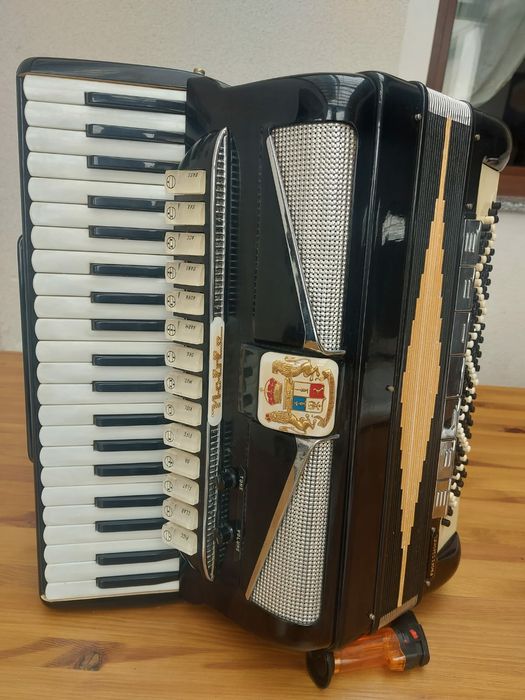 Acordeon noble 120