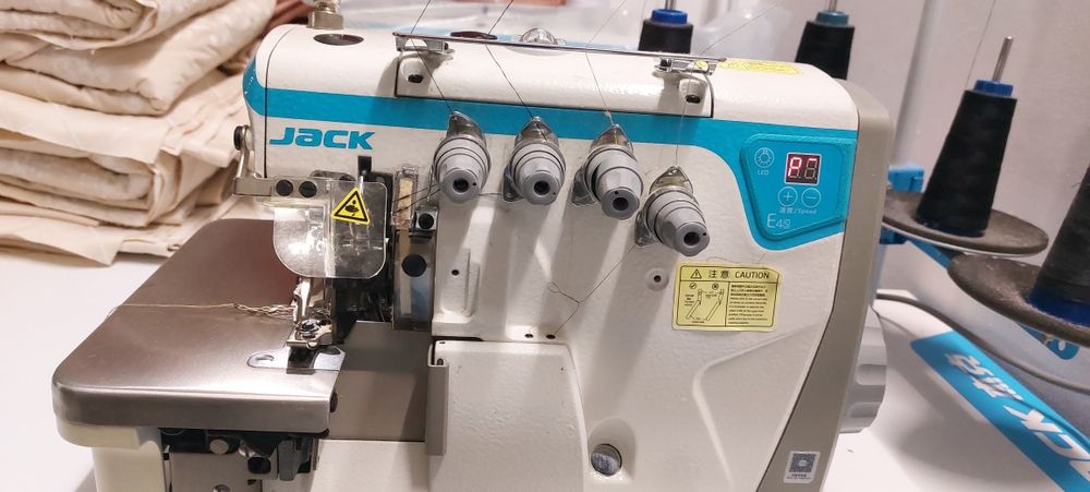 Оверлок F4S машинкасы сатылады!