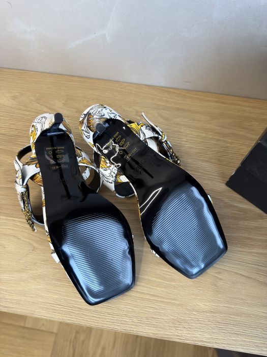 НОВИ Оригинални Сандали Versace Jeans Couture Бели 38 Дамски Обувки