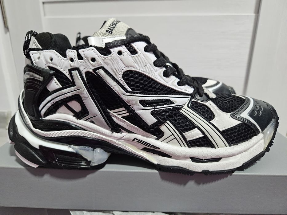 Balenciaga Runner Black And White