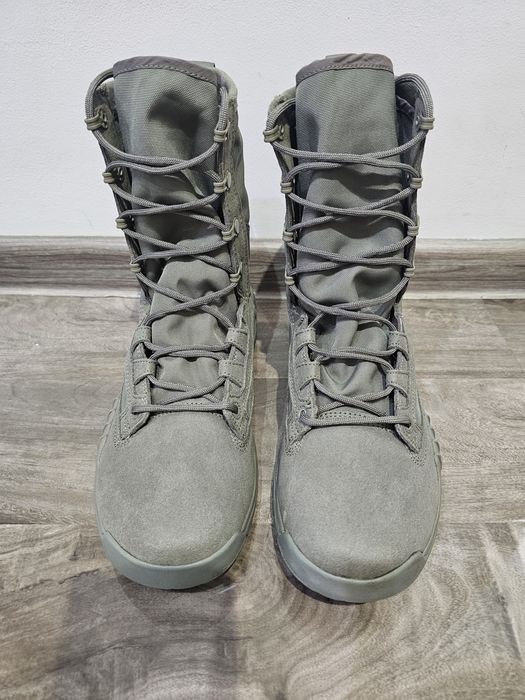 Bocanci Nike nr 38,5 dimensiune talpic24, 5 cm