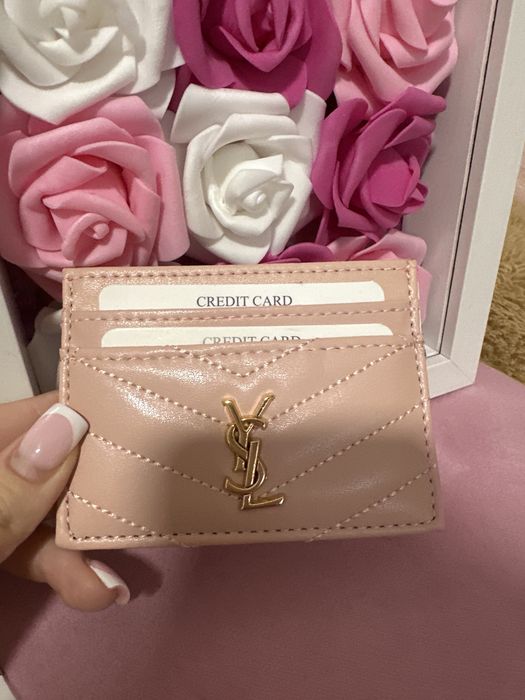 Уникален розов cardholder на SAINT LAURENT