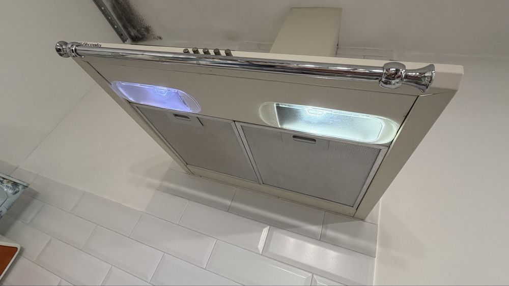 Купольная вытяжка Electrolux