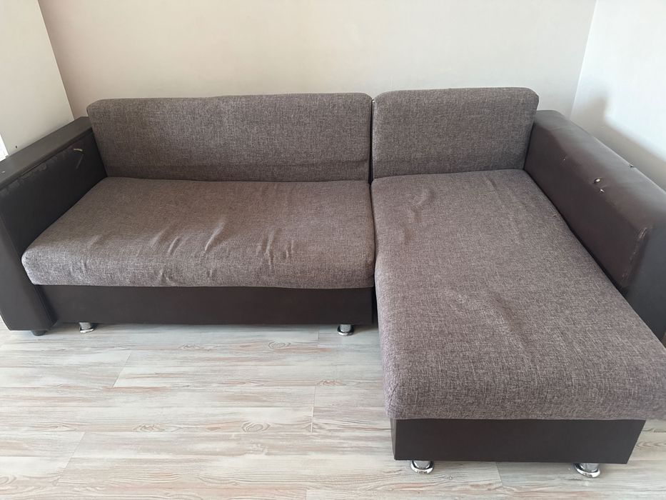 БУ кровать, диван, стол компьютерный, матрас, ковер