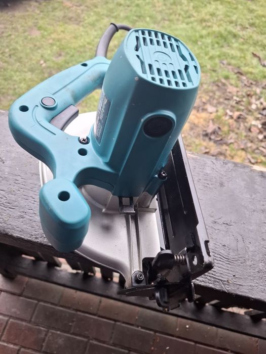 Ferastrau circular Makita 5604R, manual 950 W
5604R