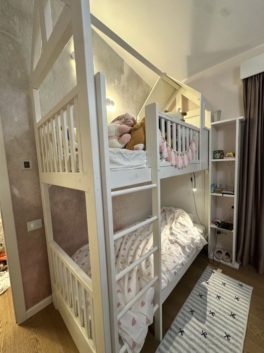 Pat pentru 2 copii cu etaj