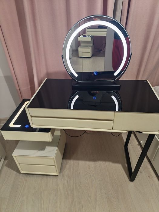 Vând masa de toaleta Beatrice