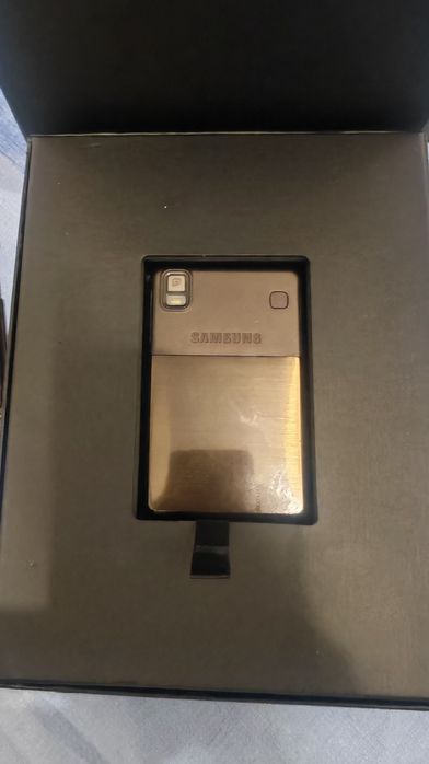 Telefon Giorgio Armani