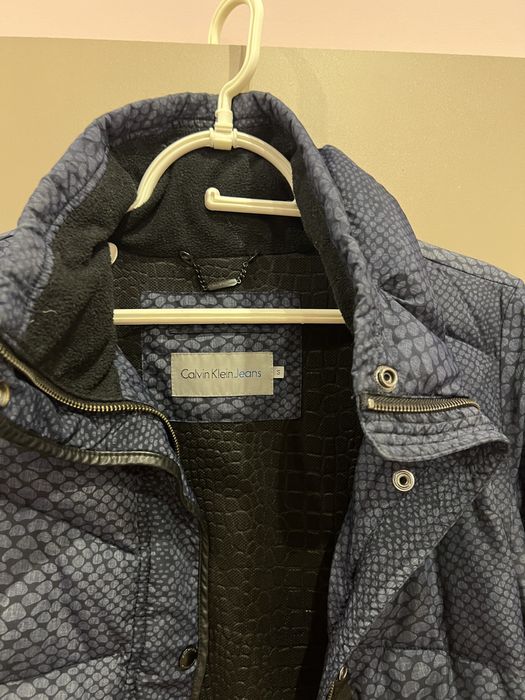 Продам  пуховик Calvin Klein