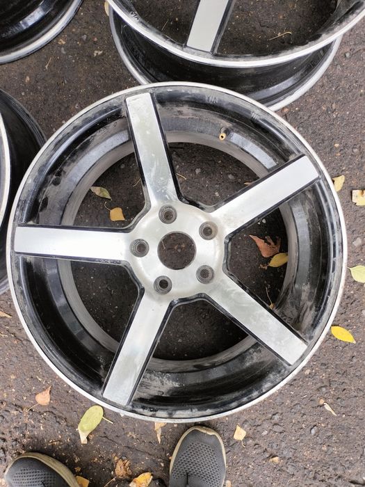 Продам диски 3 одинаковые 1 другой